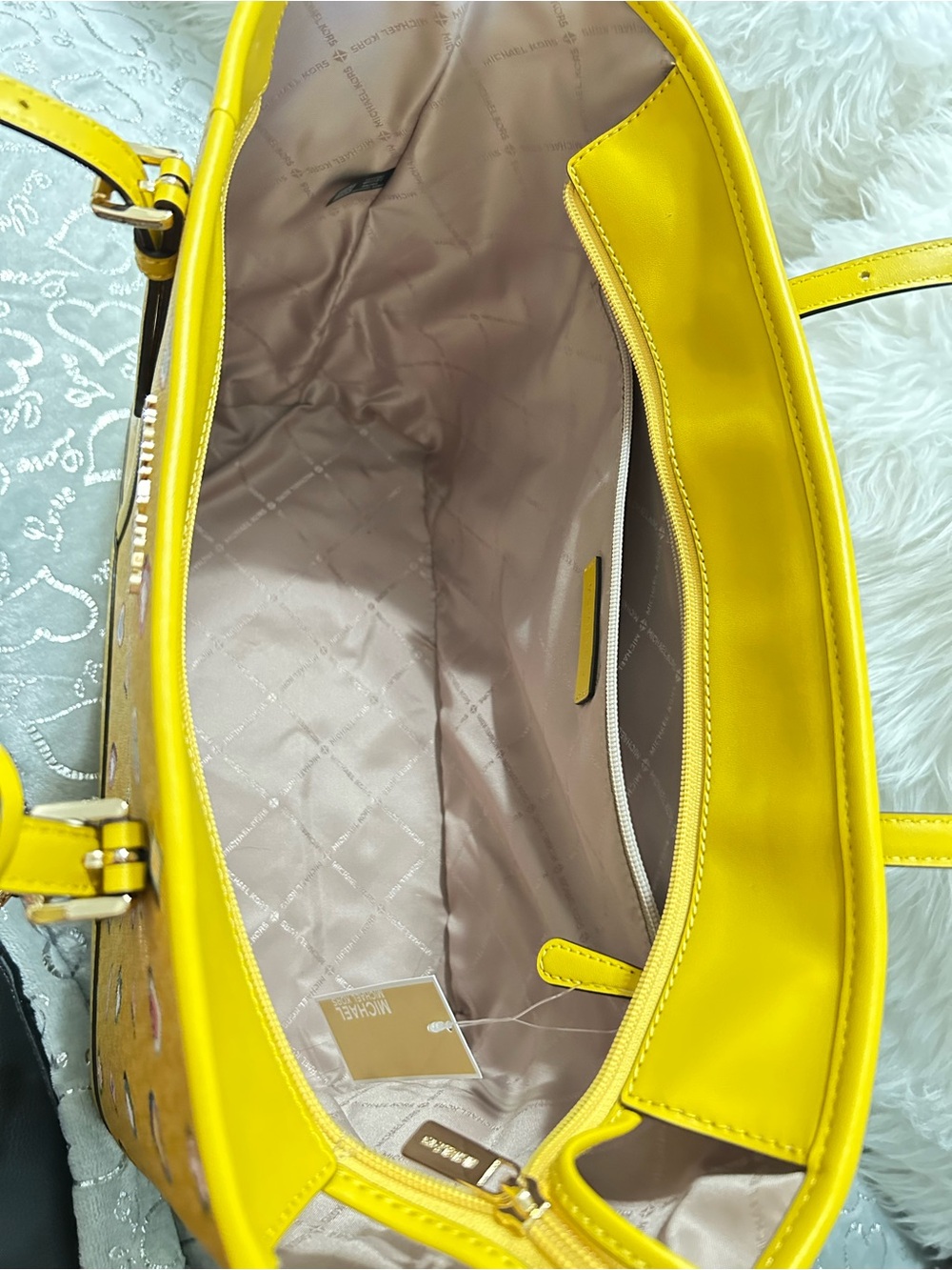 NWT Michael Kors, XL, Honey Yellow, Jet Set Tote Bag Diner/Taxi Motifs - Picture 9 of 12